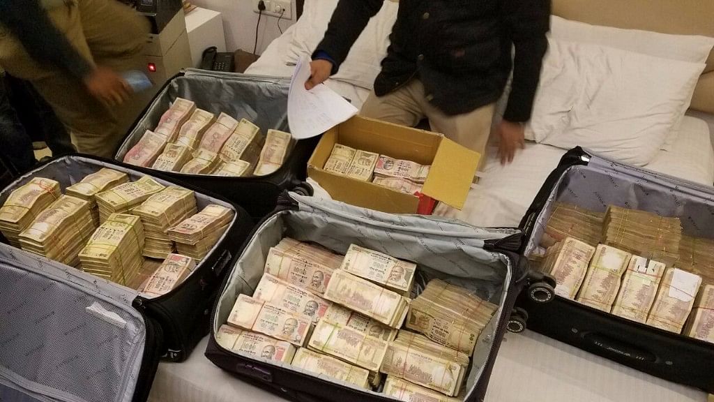 

Rs 3.25 crore in old currency notes recovered by Delhi Police Crime Branch and I-T   in a joint raid  at Hotel Taksh Inn of Karol Bagh,  New Delhi, 14 December 2016. (Photo: IANS)