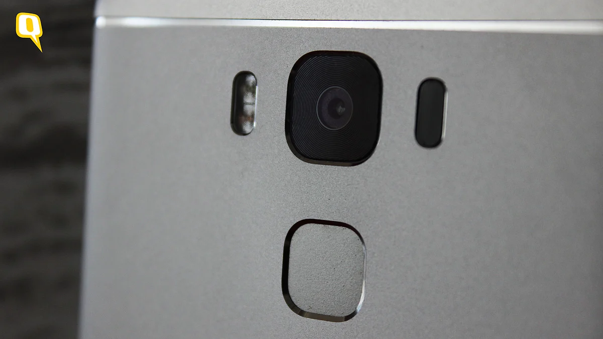 Fingerprint scanner at the back. (Photo: Aaqib Raza Khan/<b>The Quint</b>)