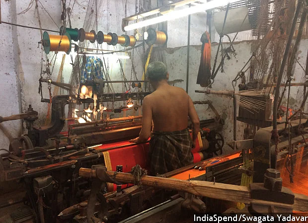 The small size of power loom factories in Malegaon makes it is difficult to upgrade machines and provide better facilities for employees. (Photo Courtesy: IndiaSpend)