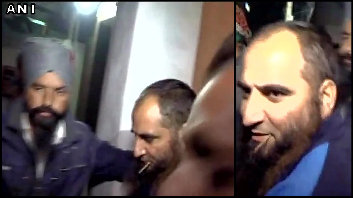 Hardliner Hurriyat leader Masarat Alam Bhat coming out of District Jail in Baramulla, Jammu and Kashmir on Thursday, 29 December 2016. (Photo: <b>The Quint</b>)