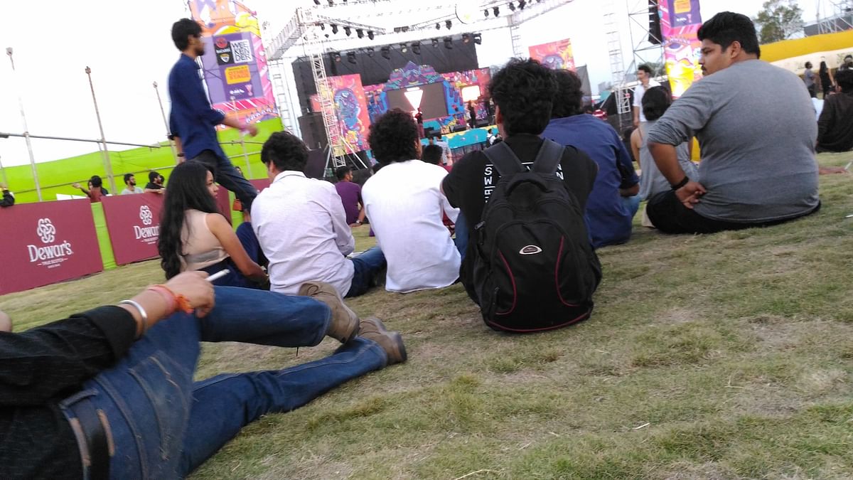 Dear organisers of the NH7 Weekender – how could you allow smoking in a public place?