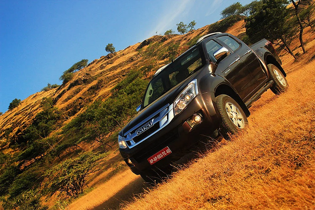 The Isuzu D-Max V-Cross 4x4 has a bold, tough stance. (Photo Courtesy: Motorscribes)
