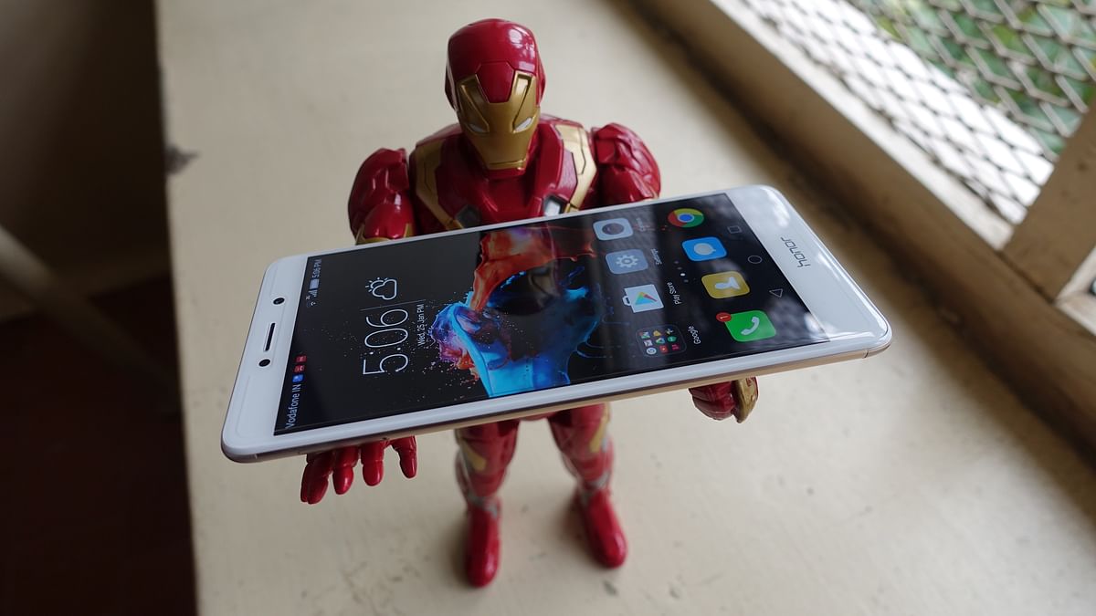 The mid-range Honor 6X phone with dual camera rivals Xiaomi’s Redmi Note 4 in the sub-15K price segment.