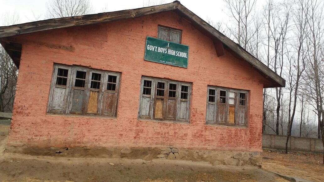The staff and students at a government school in Budgam chose to battle the unrest and continue with studies. (Photo: <b>The Quint</b>)