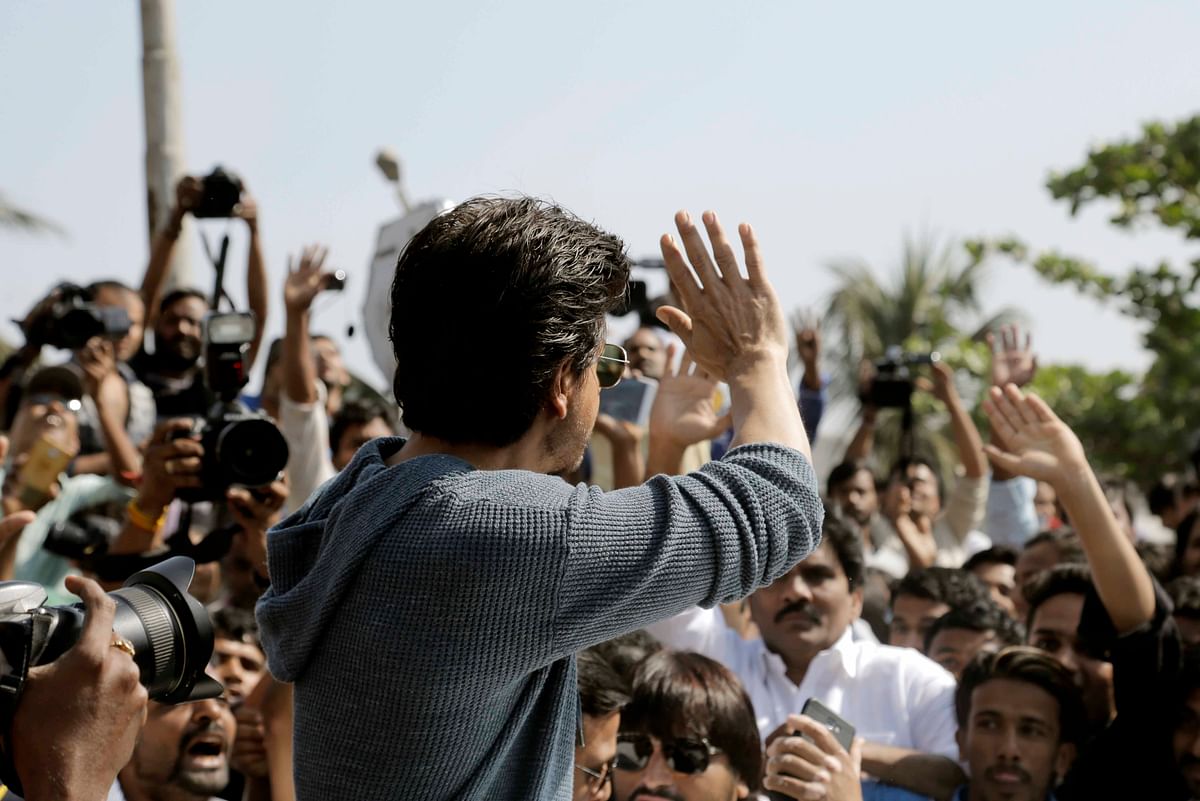 

SRK launched the installation #BANDRA in the city.