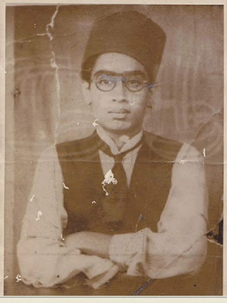 MGR as a student. MGR is also popularly known Puratchi Thalaivar MGR (Revolutionary Leader). (Photo: <a href="http://actorschildhoodphotos.blogspot.in/2015/07/mgr-childhood-photos.html">Tamil Actors Childhood</a> Photos)