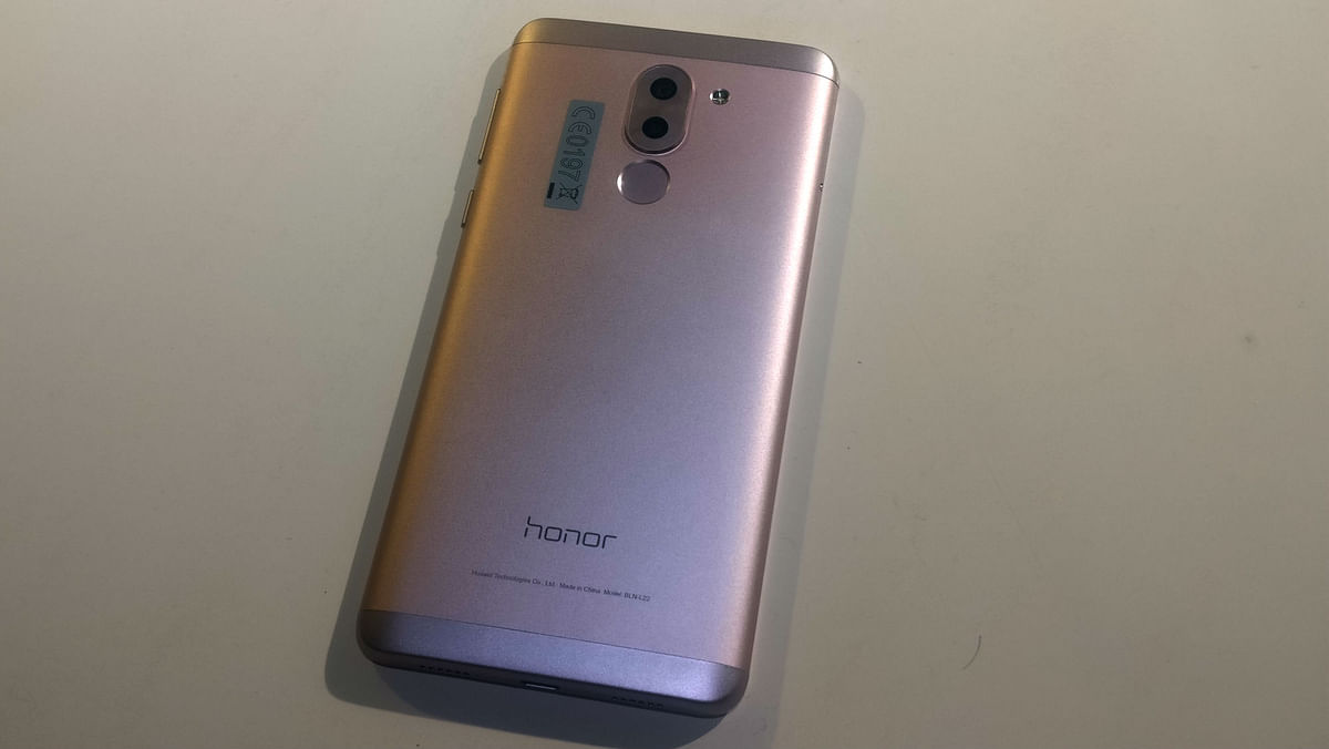 This is Honor’s first mid-range phone with dual cameras in India.