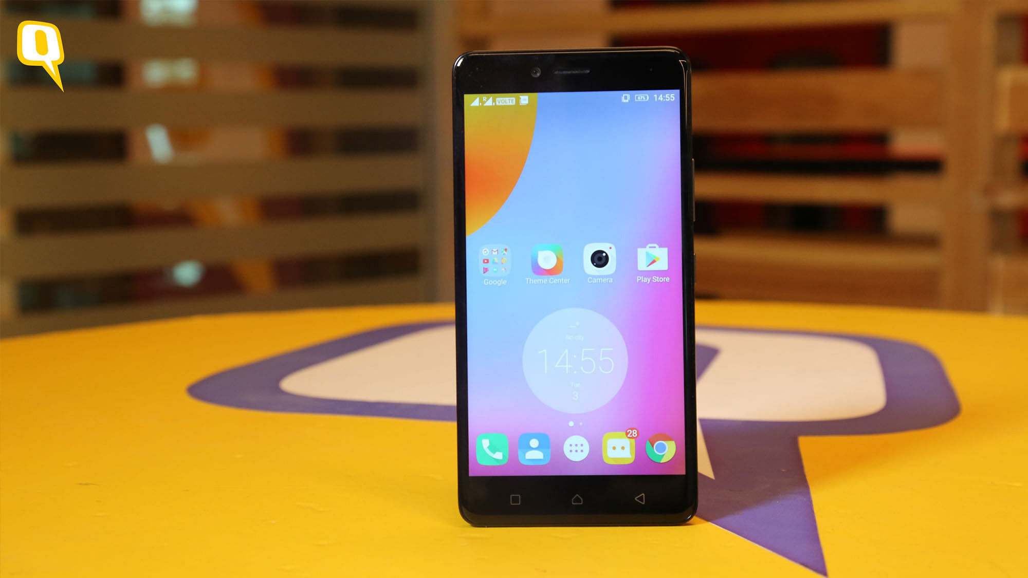 The Lenovo K6 Note impresses with its battery life, but should you pick it over  established players such the Moto G4 Plus and Xiaomi Redmi Note 3? (Photo: <b>The Quint/</b>Shiv Kumar Maurya)