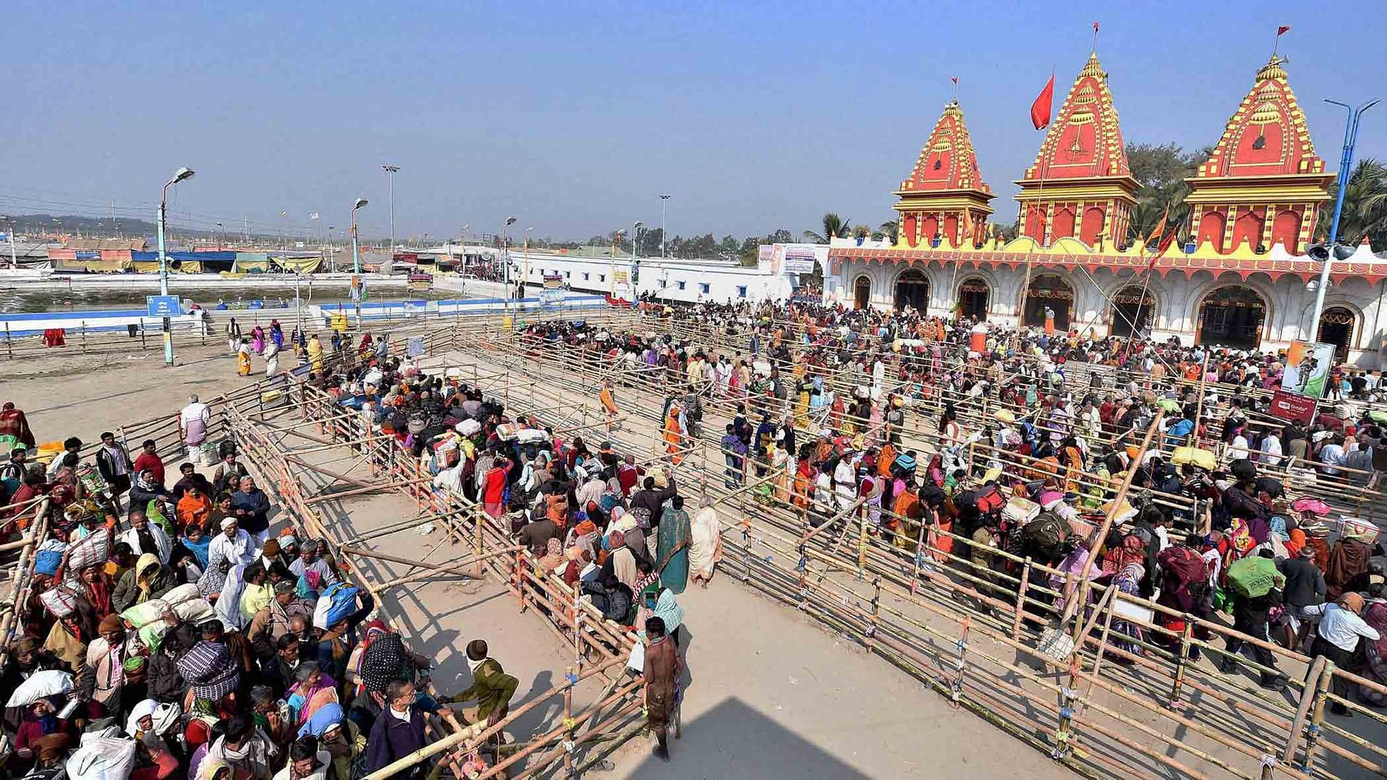 Devotees stand in long queue to offer prayer on the occasion of Makar Sankranti on Sagar island in West Bengal. (Photo Courtesy: PTI)