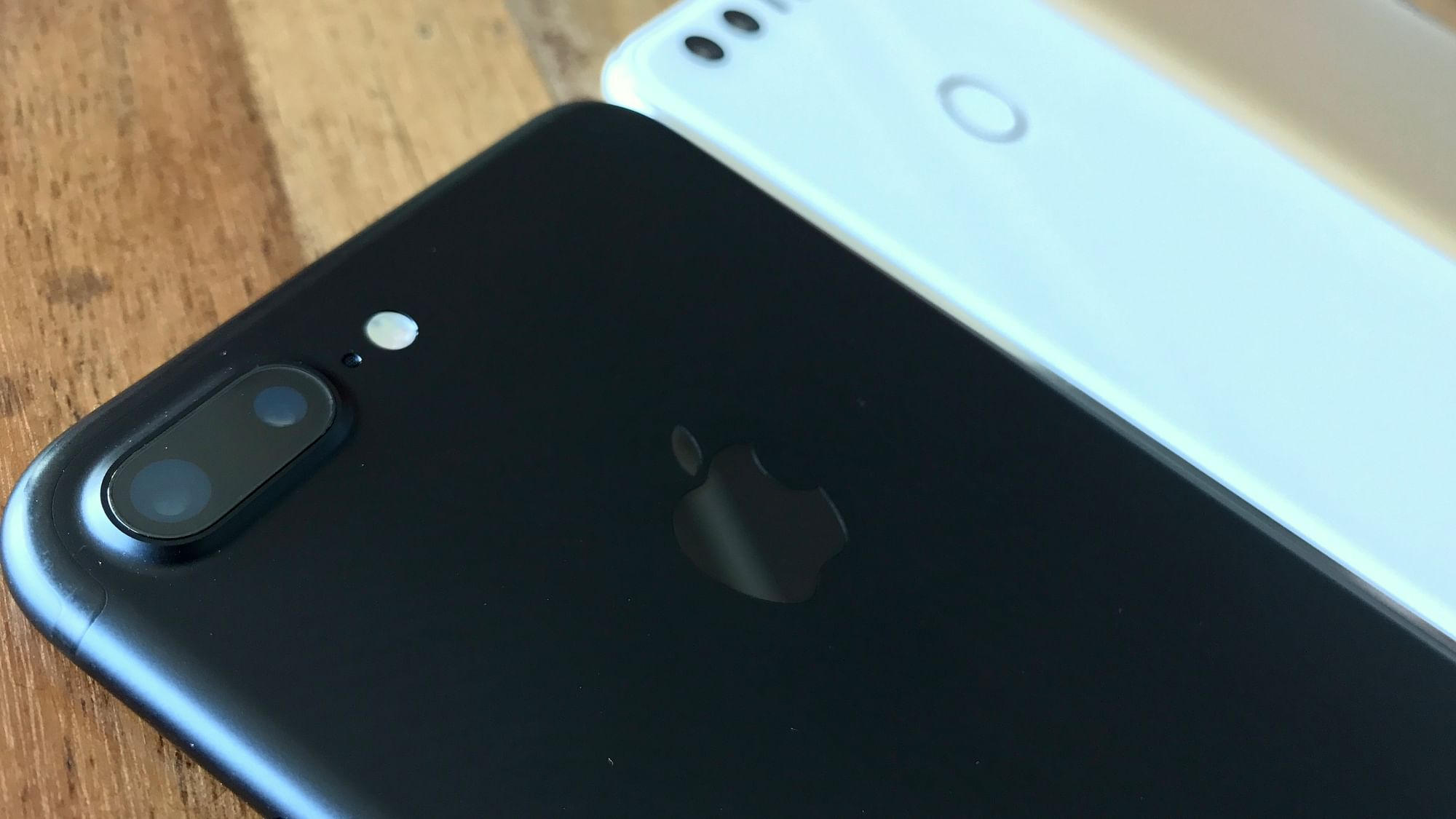 Apple’s iPhone 7 Plus comes with dual camera. (Photo: <b>The Quint</b>)