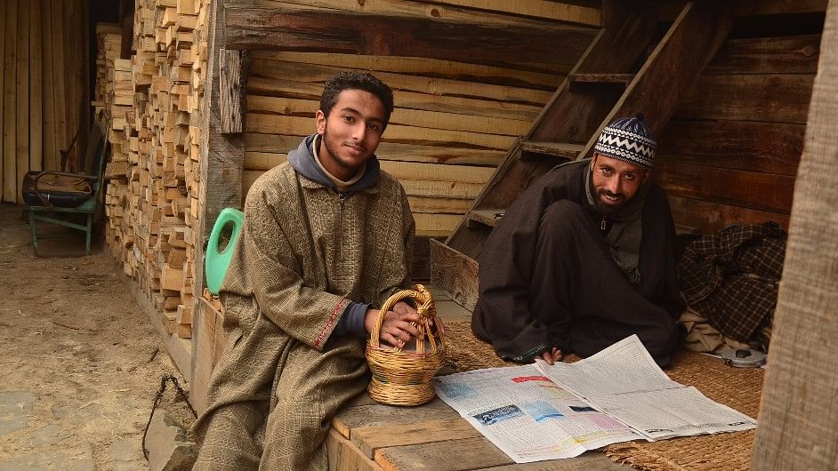 Kashmiris reading an Urdu Daily on New Year day. They wear Pheran, a Kashmiri traditional winter cloak. (Photo Courtesy: Pradeepika Saraswat)