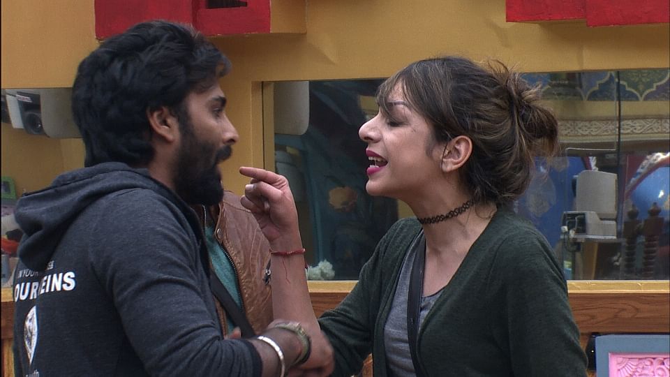 Manveer and Nitibha have a bitter fight. 