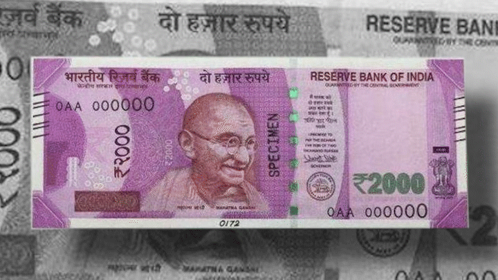 Misprinted notes of Rs 2000 issued by the State Bank of India. (Photo: <b>The Quint</b>)