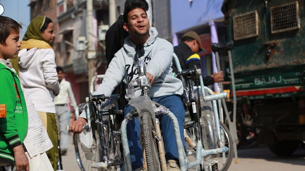 18-year-old Mohit, who suffers from cerebral palsy. (Photo: Ajay Rana/<b>The Quint</b>)