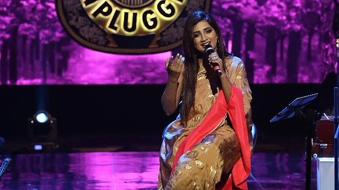 Shreya Ghoshal pays tribute to Lata Mangeshkar on <i>MTV Unplugged. </i>(Photo courtesy: MTV)