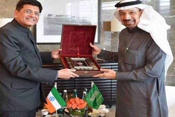 Can you spot what’s odd about this meeting between Coal Minister Piyush Goyal and his counterpart in Saudi Arabia?