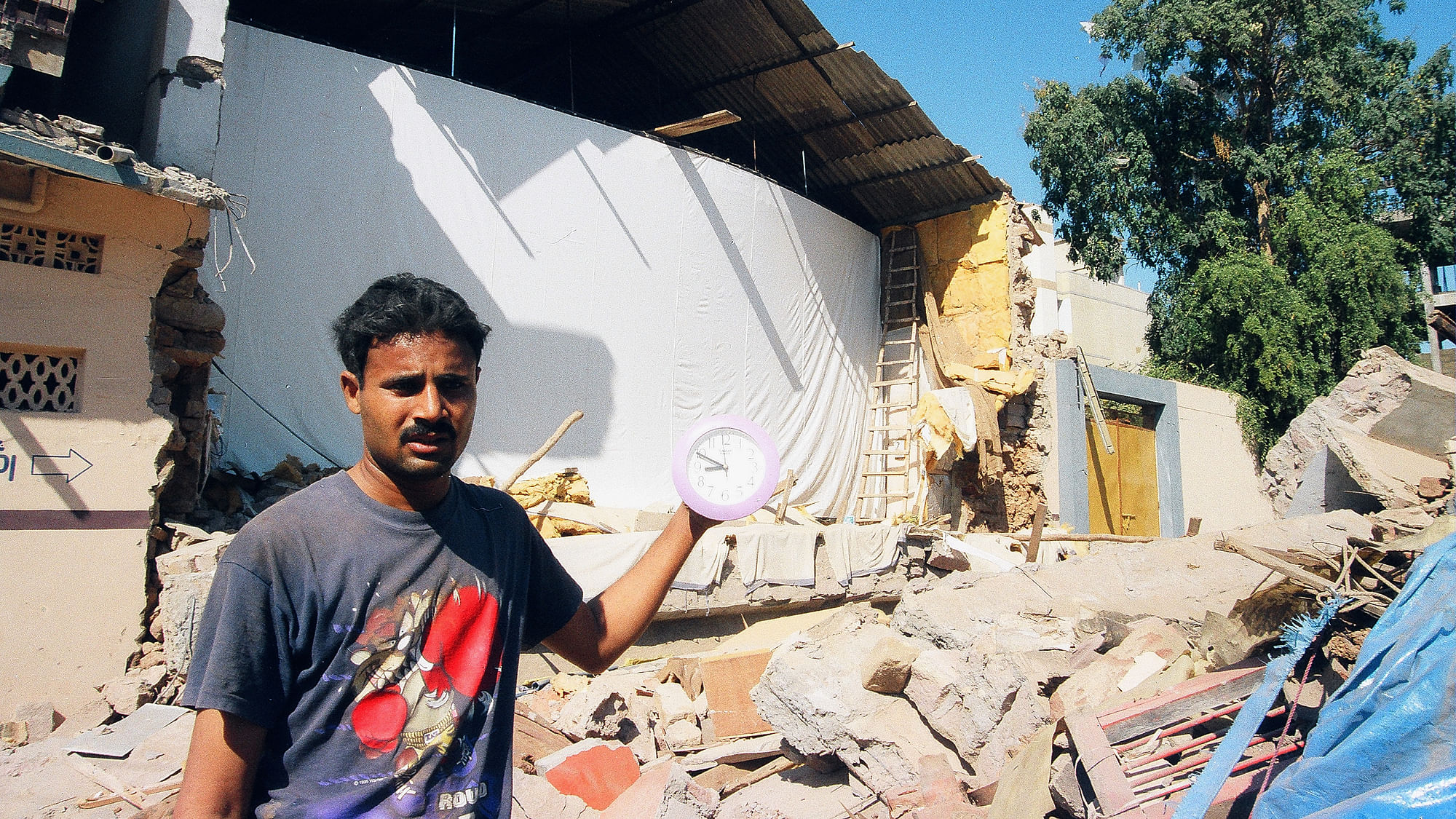 

Scenes from the devastation caused by the 2001 Bhuj earthquake. (Photo: Pappu Soneji)