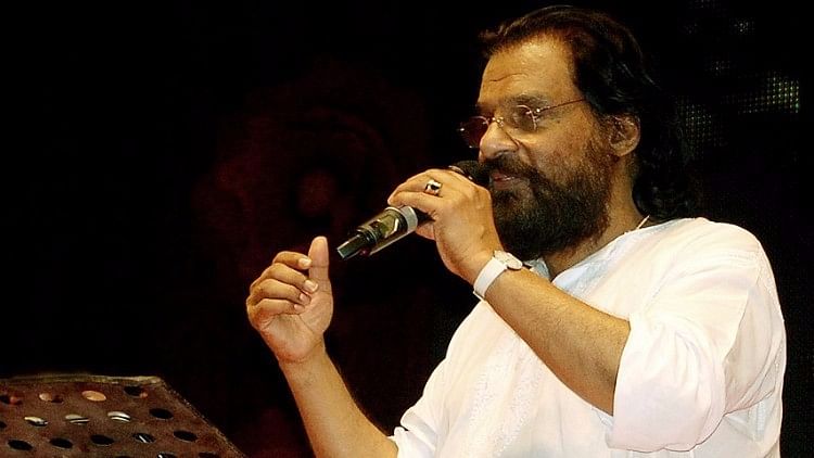 Singer Yesudas has raised objections to youngsters’ clicking selfies. (Photo Courtesy: The News Minute)