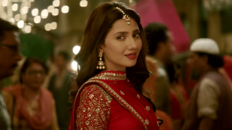Mahira Khan in a scene from the <i>Raees </i>trailer. (Photo courtesy: Red Chillies Entertainment)