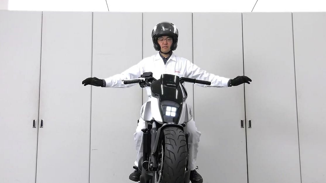 Will Honda’s self-balancing bike make it to the roads? (Photo Courtesy: <a href="https://www.bikedekho.com/news/honda-unveils-self-balancing-motorbike-that-can-ride-itself-at-ces-2017">BikeDekho</a>)