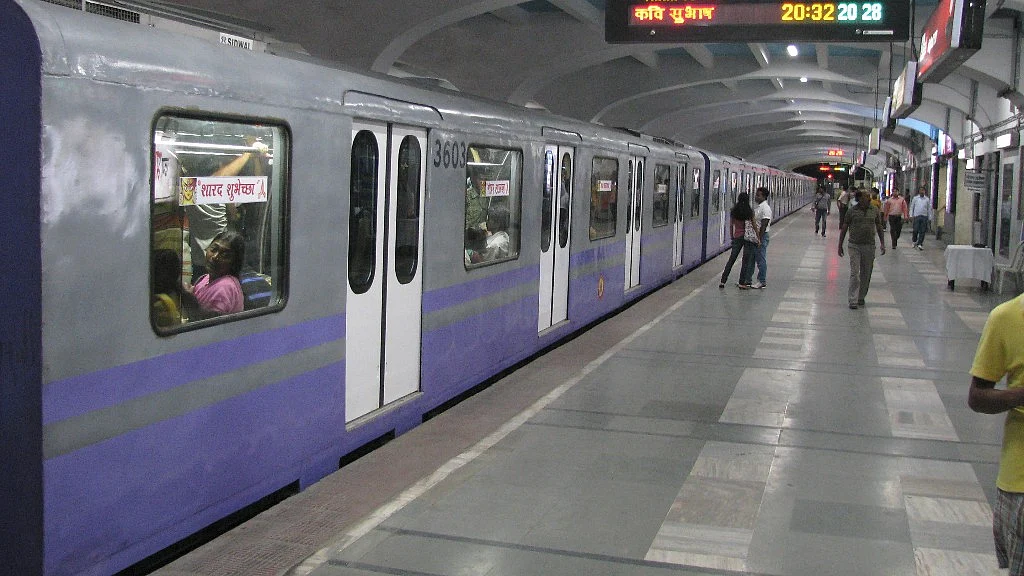 (Photo Courtesy: <a href="http://www.kolkatametrorail.com/kkr-accomplices-kolkata-metro-rail-partnership-to-include-two-late-night-trains-match-evenings">Kolkata Metro</a>)