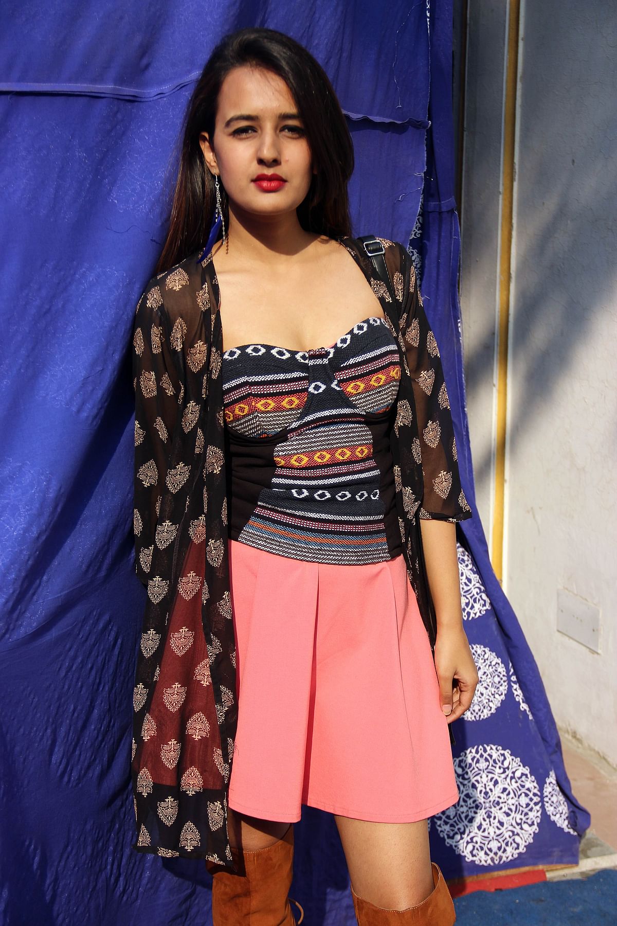 We bring you the understated, confident styles – and a dash of pink – from the Jaipur Literature Festival.