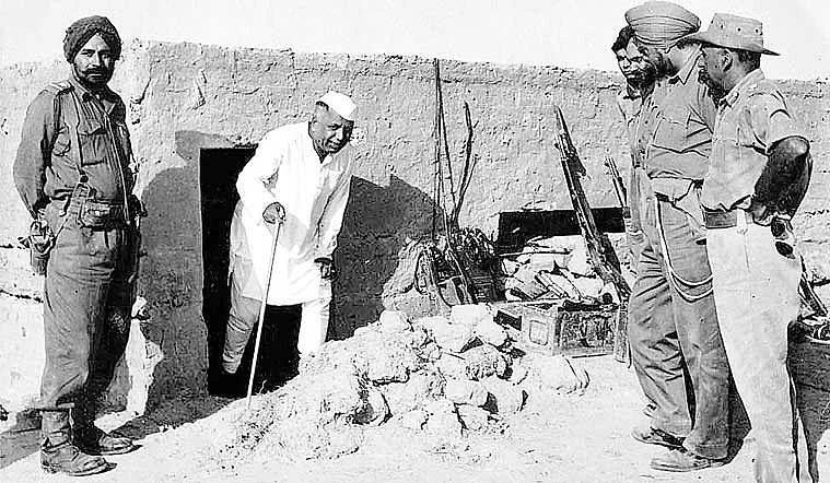 Then defence minister YB Chavan visits the war front. (Photo Courtesy: Twitter)