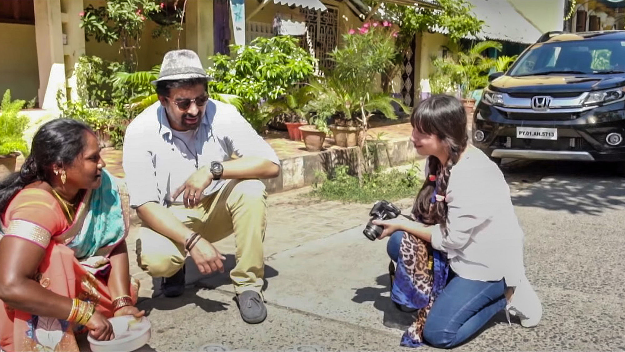 Adventurer Rajeel with Rannvijay Singh on her photography challenge. (Photo: Honda BR-V)