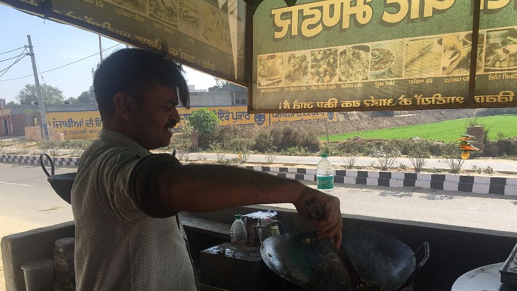 Jitendra Singh, who sells samosas and noodles in Lambi, said Parkash Badal is a good man but his son has ruined the image of the party. (Photo: Parth MN/<b>The Quint</b>)