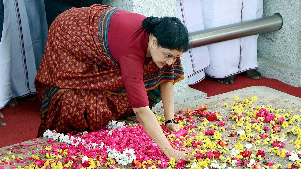 Sasikala slams her palm at Jayalalithaa’s shrine at Marina beach in Chennai. 