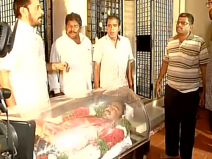The body was taken to his residence in Bachupally area of the city after it arrived in a flight at Shamsabad.
