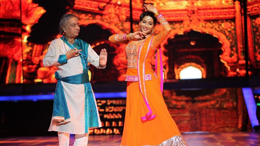 Birju Maharaj and Madhuri Dixit perform on <i>Jhalak Dikhhla Jaa </i>Season 6.&nbsp;
