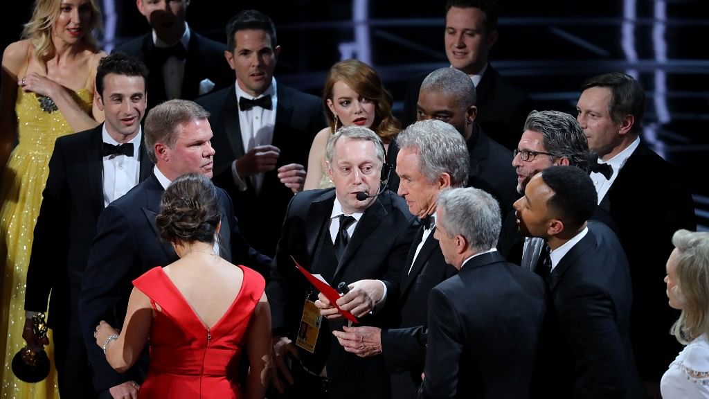 The moment of confusion during the Oscar finale. (Photo: Reuters)