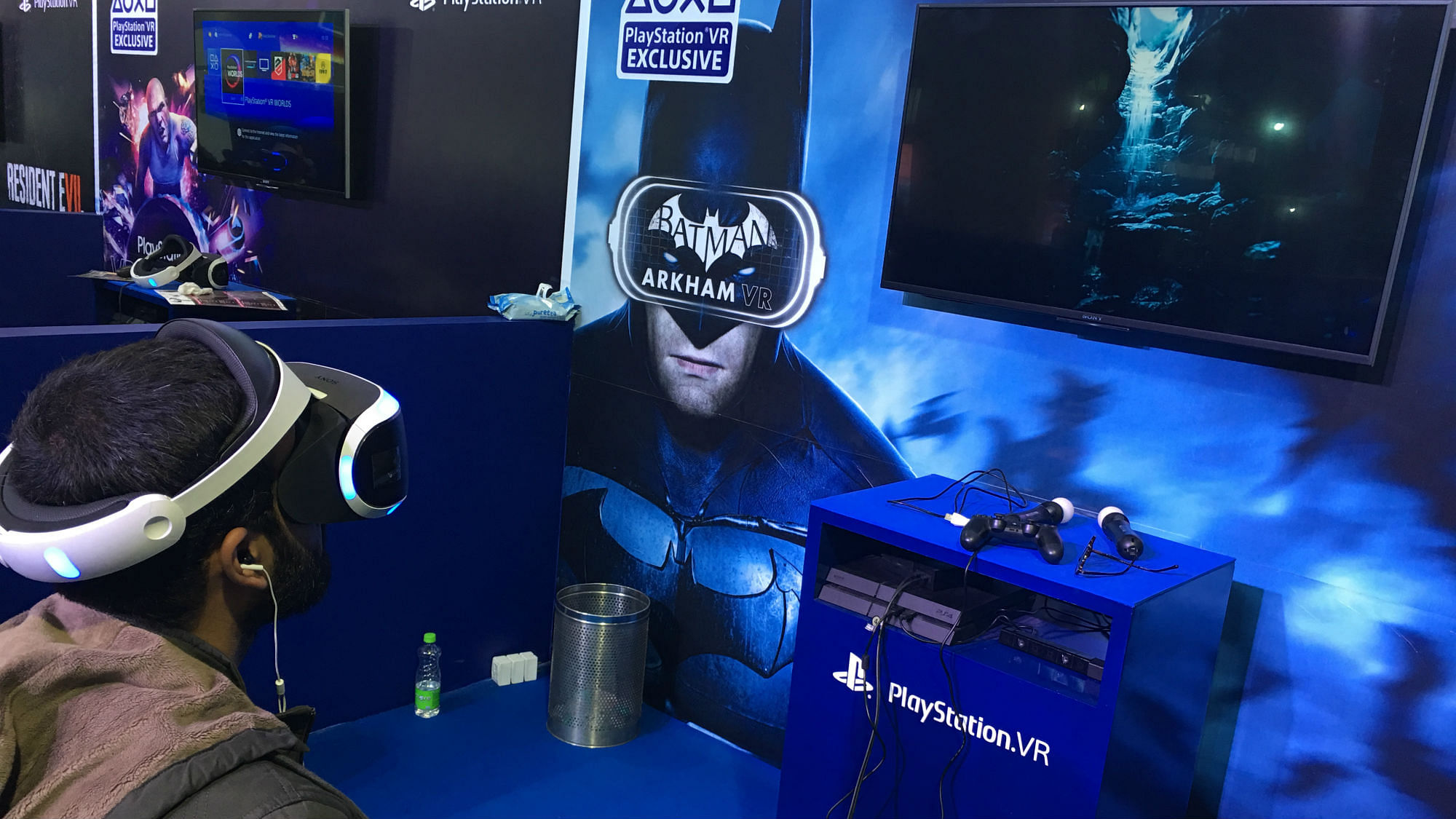 We tried out the PlayStation VR headset for a short time. (Photo: <b>The Quint</b>)