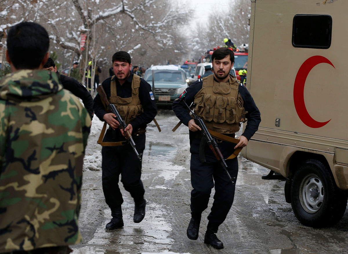  Sources said that a suicide bomber targeted the employees of the Afghanistan’s top court.