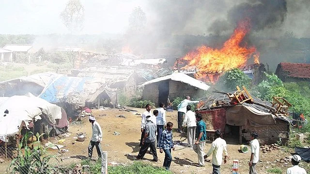 On 11 September 2007, a mob led by local leaders destroyed houses of people belonging to the Pardhi community in MP’s Chauthiya village. (Photo: Sunita Malpani/ <b>The Quint</b>)