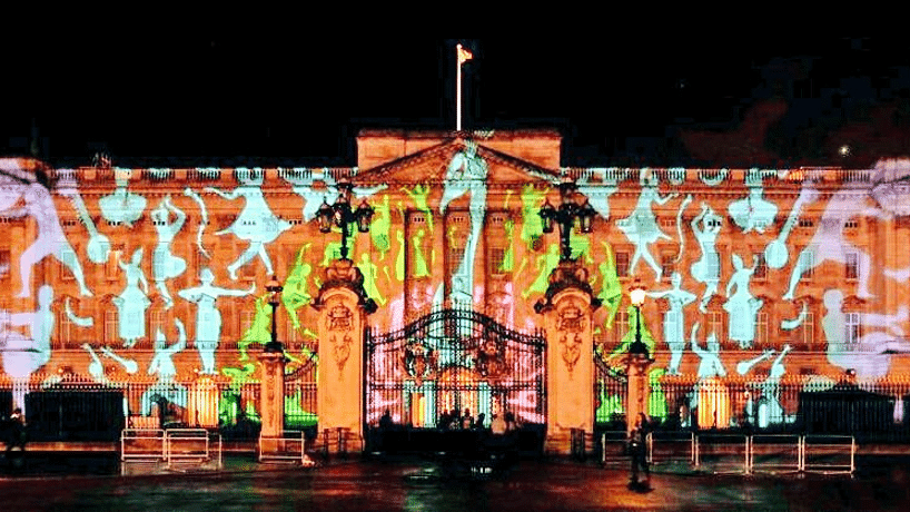 Buckingham Palace lit by colourful and animated light projections (Photo/Twitter@<a href="https://twitter.com/AmandeepBhogal">AmandeepBhogal</a>)
