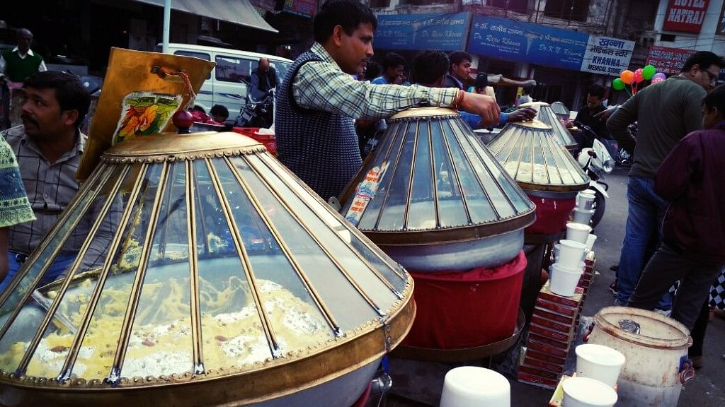 Lucknow’s famed Makhan Malai in a market in Chowk. (Photo: <b>The Quint</b>)
