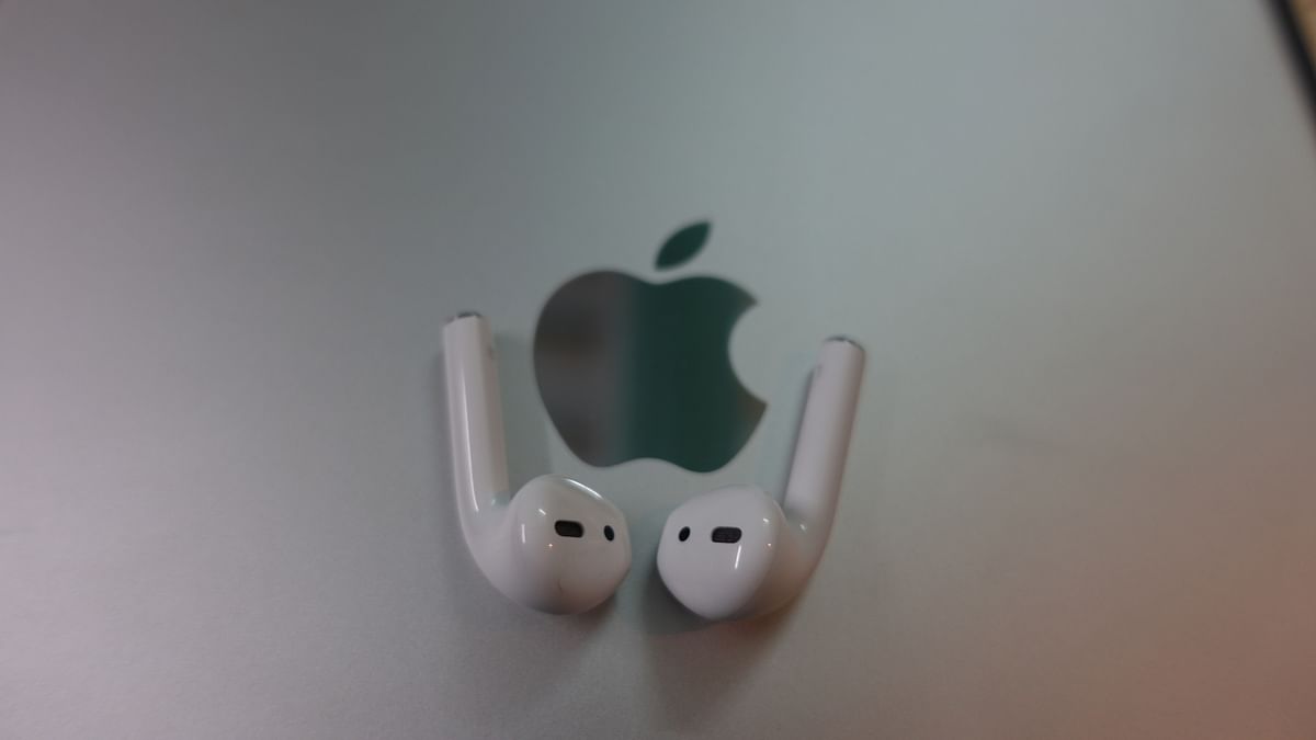 The first ever wireless AirPods from Apple come with built-in support for Siri. 