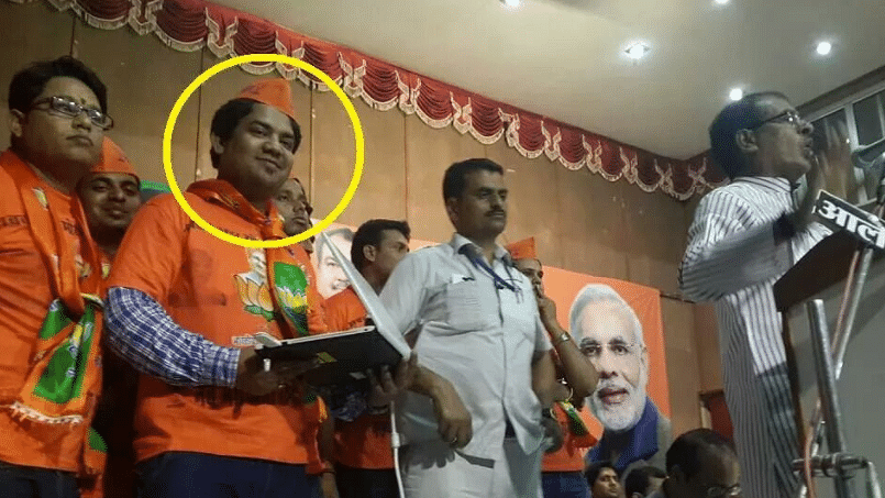 One of the arrested have been photographed with MP CM Shivraj Singh Chouhan.(Photo: Twitter/<a href="https://twitter.com/ikunalkhatri/status/830145634933960705">@ikunalkhatri</a>)