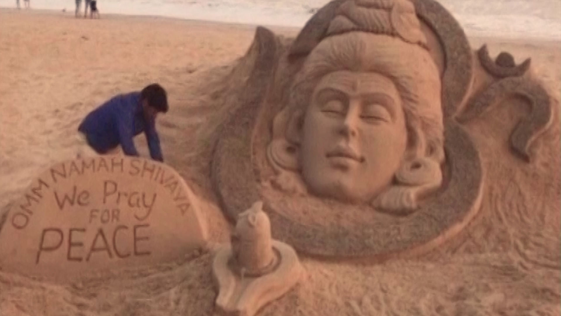 Sand sculpture of Lord Shiva made by Sudarsan Pattnaik at Puri Beach. (Photo: ANI screengrab)