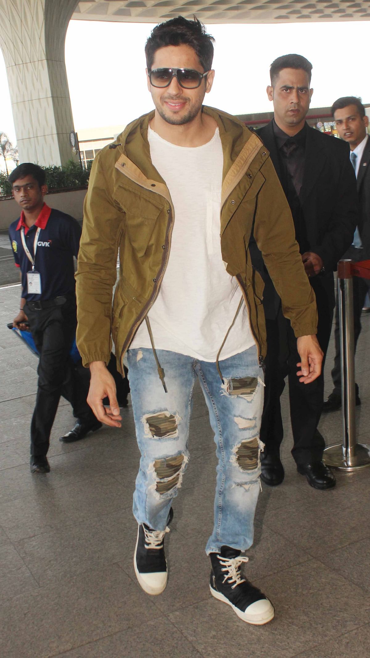 The Mumbai airport had a busy weekend with stars flying in and out.