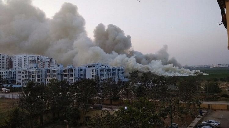 Smoke from the Bellandur lake in Bengaluru. (Photo: The News Minute)