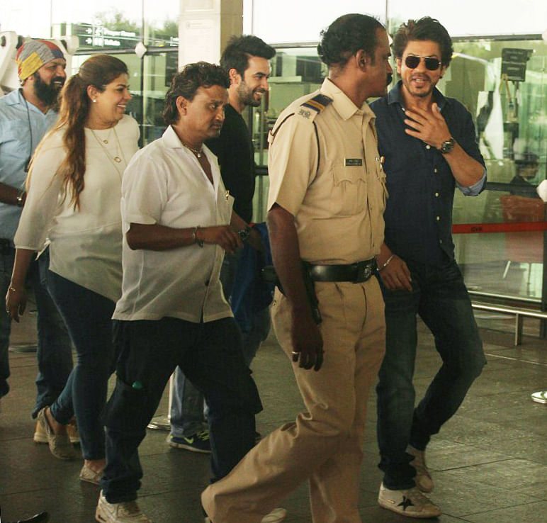 Was SRK shooting for his next big release at the Mumbai airport?