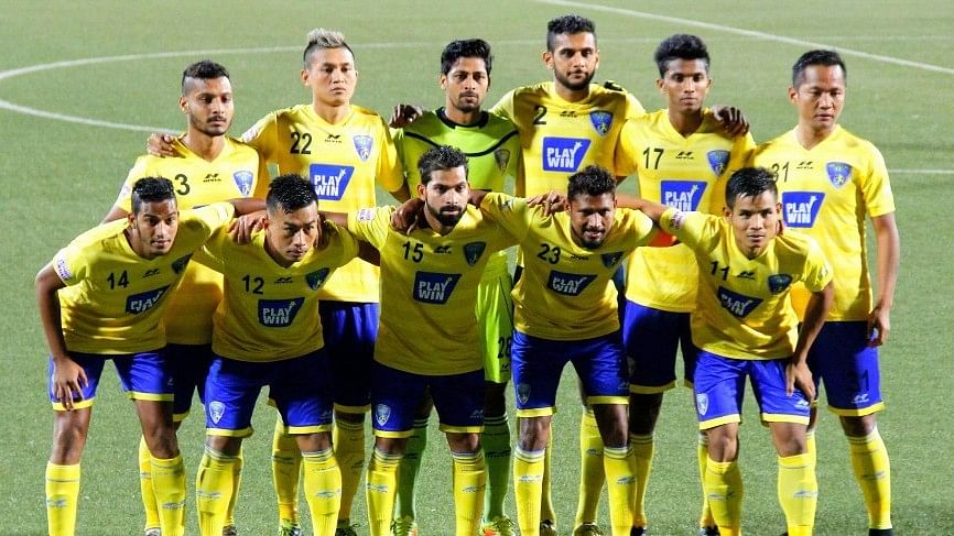The Mumbai FC team pose for a picture ahead of their match against DSK Shivajians. (Photo Courtesy: <a href="https://www.facebook.com/fotoznineten/">Facebook/Fotoz nine.ten</a>)