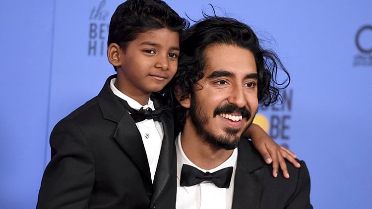 Sunny Pawar and Dev Patel pose for the cameras on the Golden Globes red carpet. (Photo: Reuters)