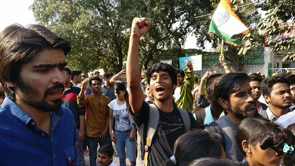 The conflict outside Ramjas started when JNU students Umar Khalid and Shehla Rashid were invited to address a seminar on ‘Culture of Protests’. (Photo Courtesy: Abhilash Mallick/<b>The Quint</b>)