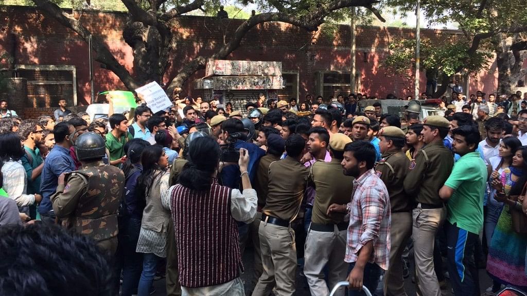 The clashes come a day after a two-day long seminar organised by Ramjas College had to be cancelled after ABVP members protested against the participation of JNU student Umar Khalid. (Photo: Abhilash Mallick/The Quint)