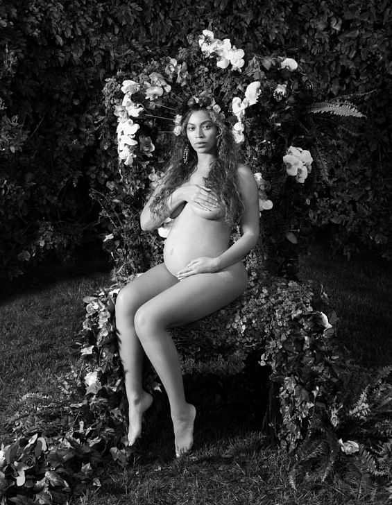 Beyoncé’s photo shoot. (Photo Courtesy:<a href="http://www.harpersbazaar.com/celebrity/latest/a20346/beyonces-full-pregnancy-photo-shoot/"> Beyoncé.com</a>)