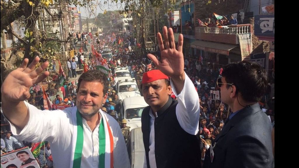 Rahul Gandhi and Akhilesh Yadav joint roadshow and rally across Allahabad. (Photo Courtesy: <a href="https://twitter.com/_shriraj/status/833988652028067841">Twitter</a>)